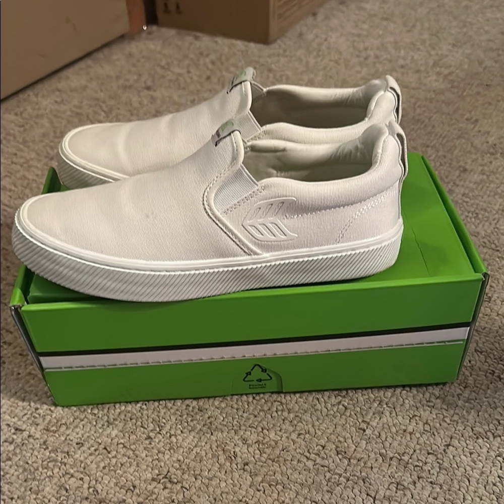 Cariuma Off-White Canvas Sneakers